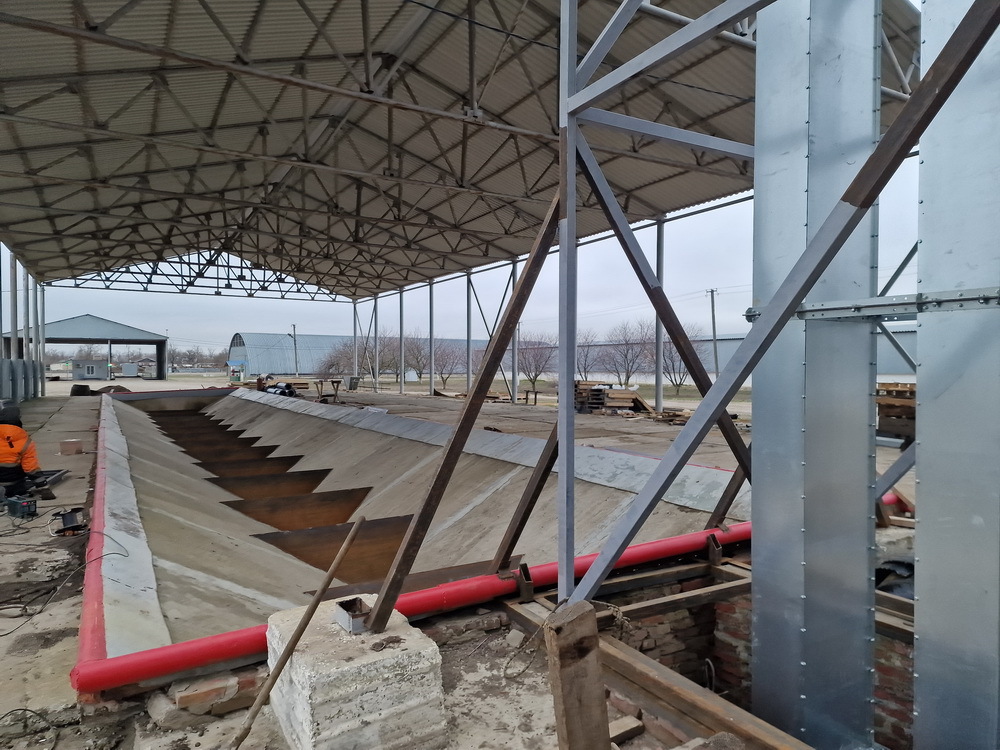 Приемное отделение зернового комплекса